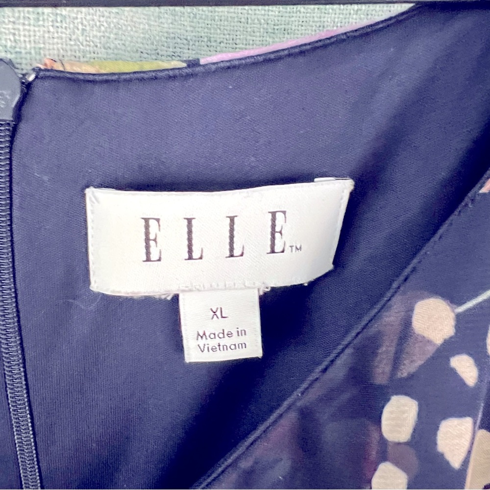 Floral ELLE Dress – Size XL – Elegant & Flowy - Picture 3 of 5